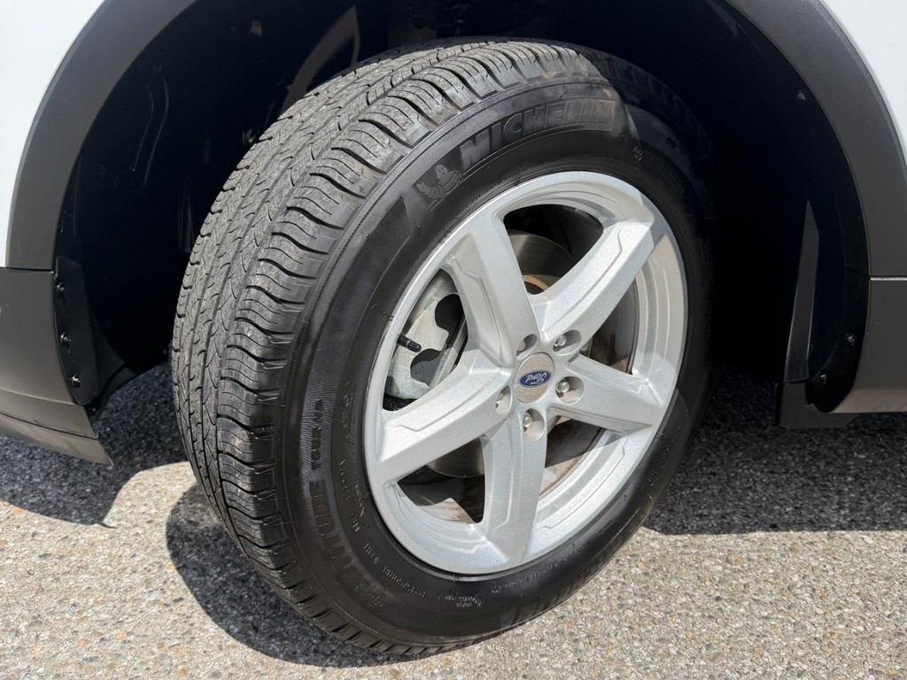 Ford Explorer Vehicle Full-screen Gallery Image 48