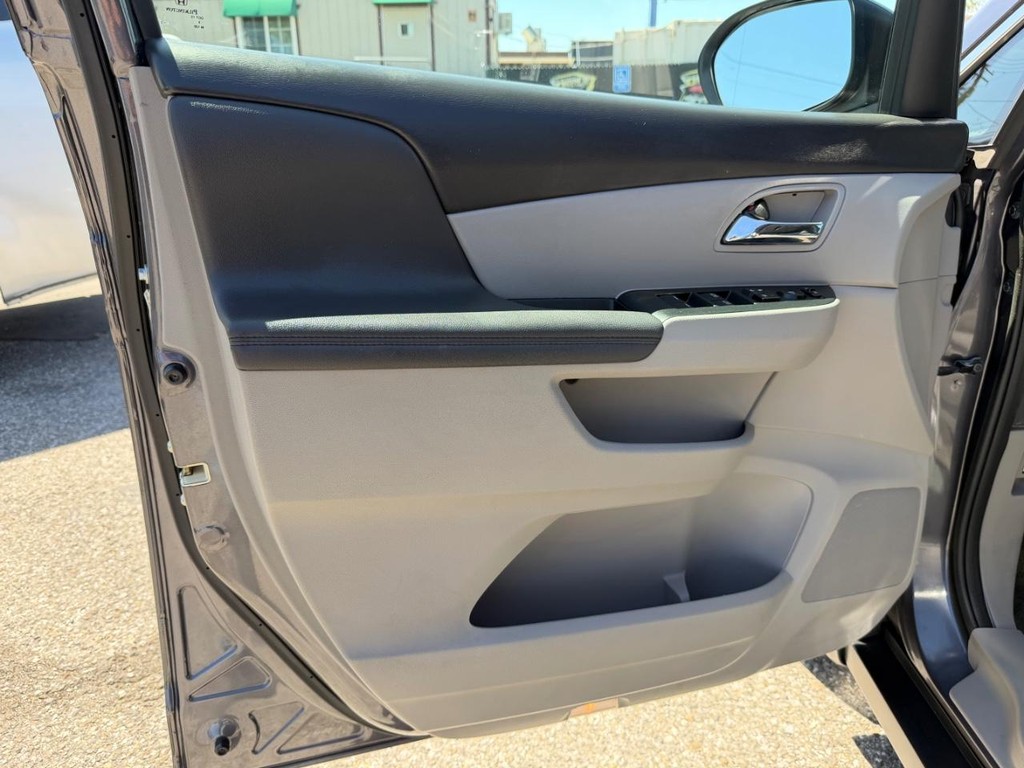 Honda Odyssey Vehicle Full-screen Gallery Image 16