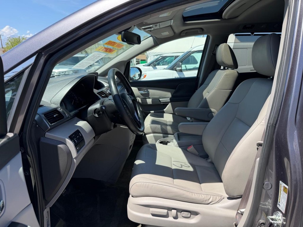 Honda Odyssey Vehicle Full-screen Gallery Image 18