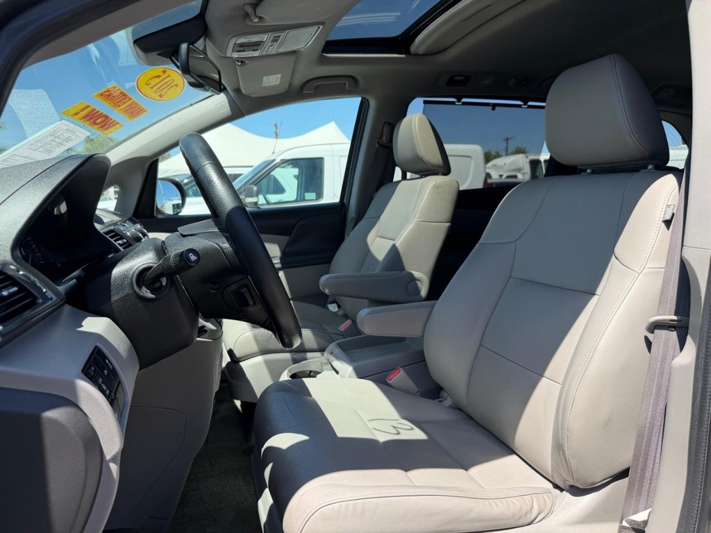 Honda Odyssey Vehicle Full-screen Gallery Image 19