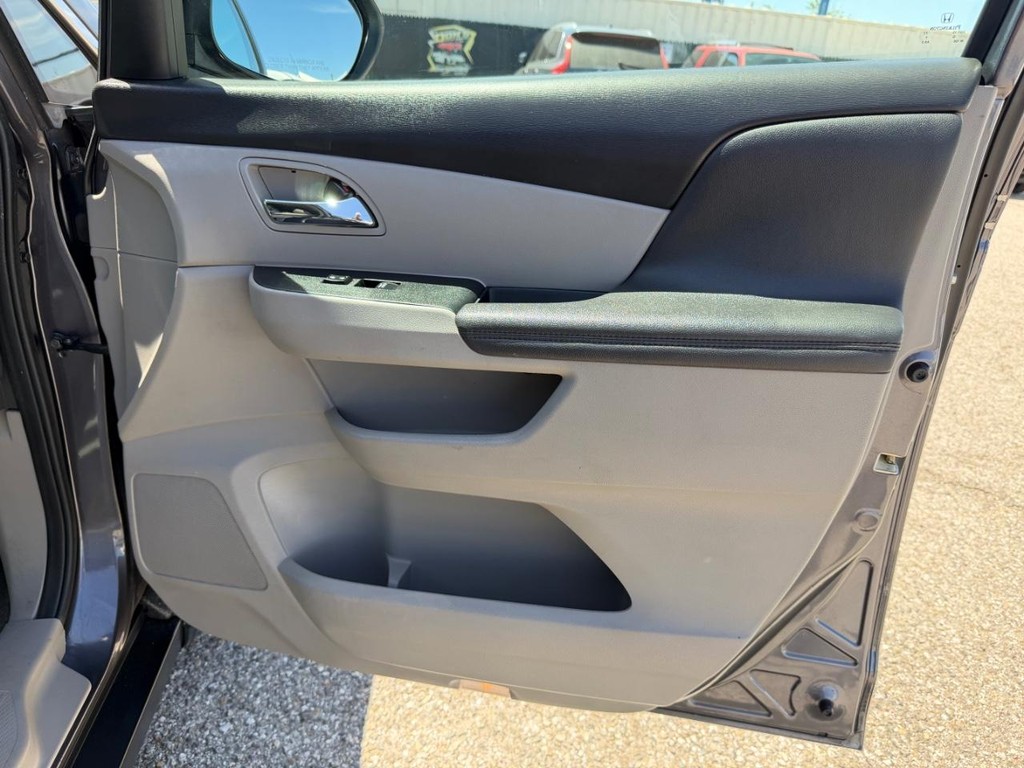 Honda Odyssey Vehicle Full-screen Gallery Image 20