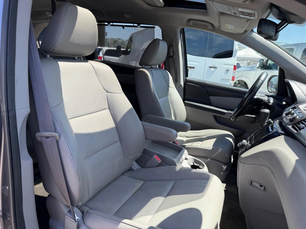 Honda Odyssey Vehicle Full-screen Gallery Image 23