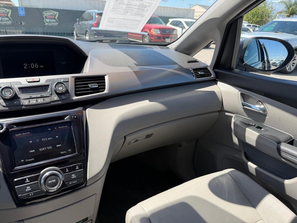Honda Odyssey Vehicle Full-screen Gallery Image 27