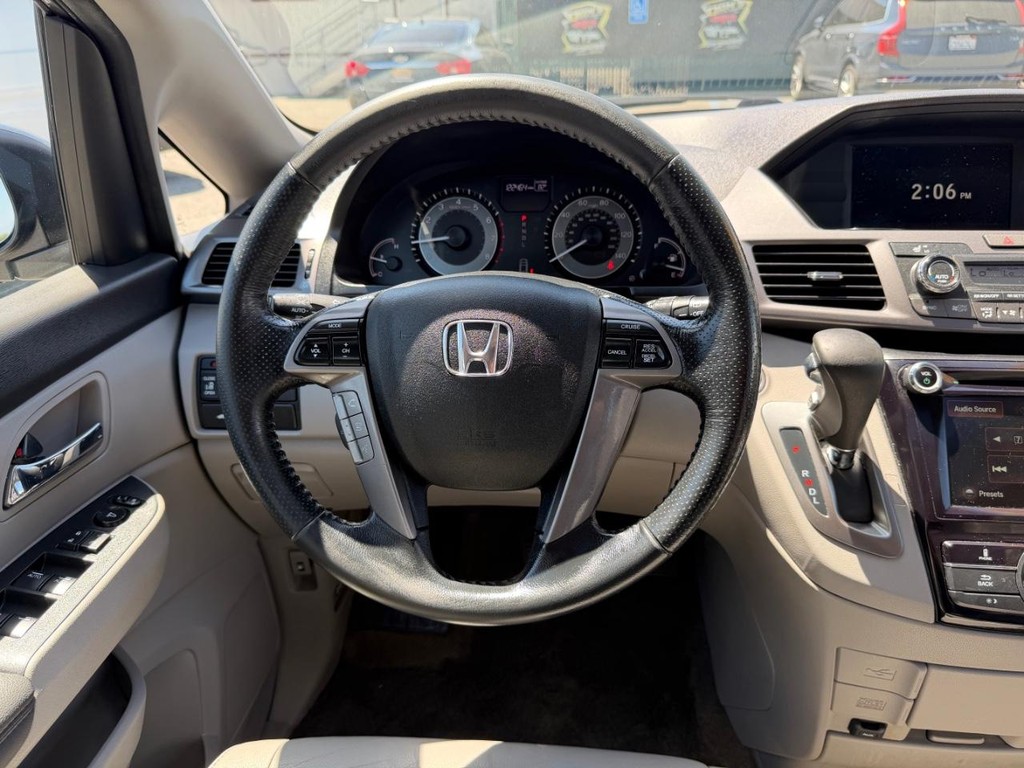 Honda Odyssey Vehicle Full-screen Gallery Image 28