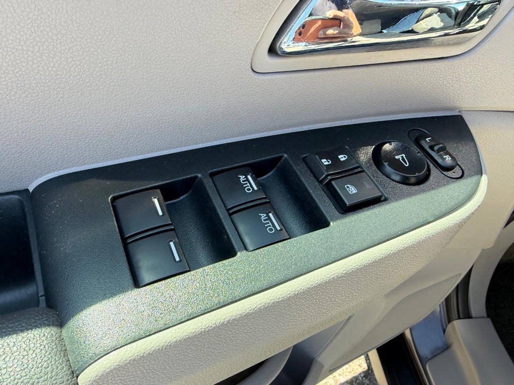 Honda Odyssey Vehicle Full-screen Gallery Image 32