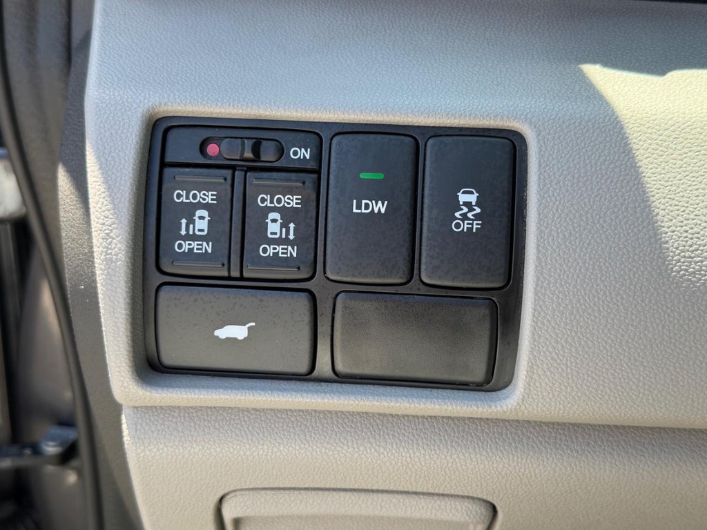 Honda Odyssey Vehicle Full-screen Gallery Image 33