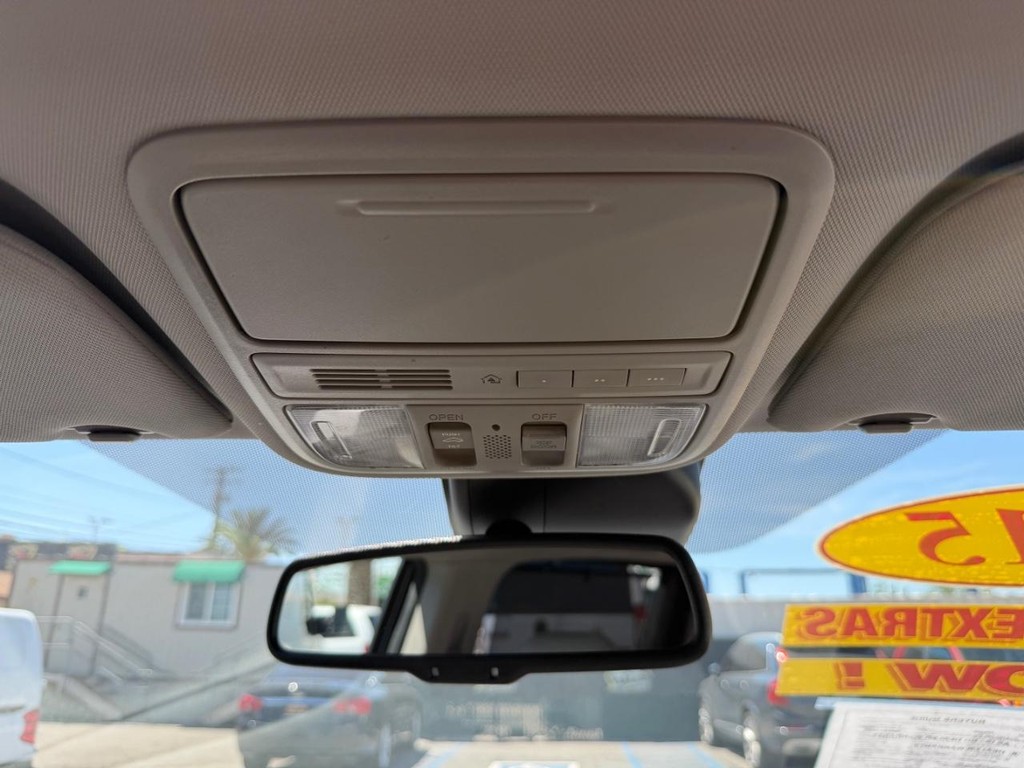 Honda Odyssey Vehicle Full-screen Gallery Image 35