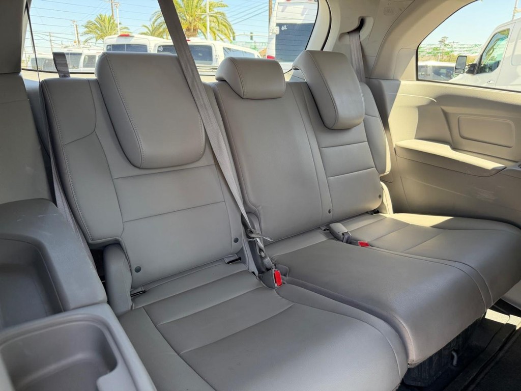 Honda Odyssey Vehicle Full-screen Gallery Image 40