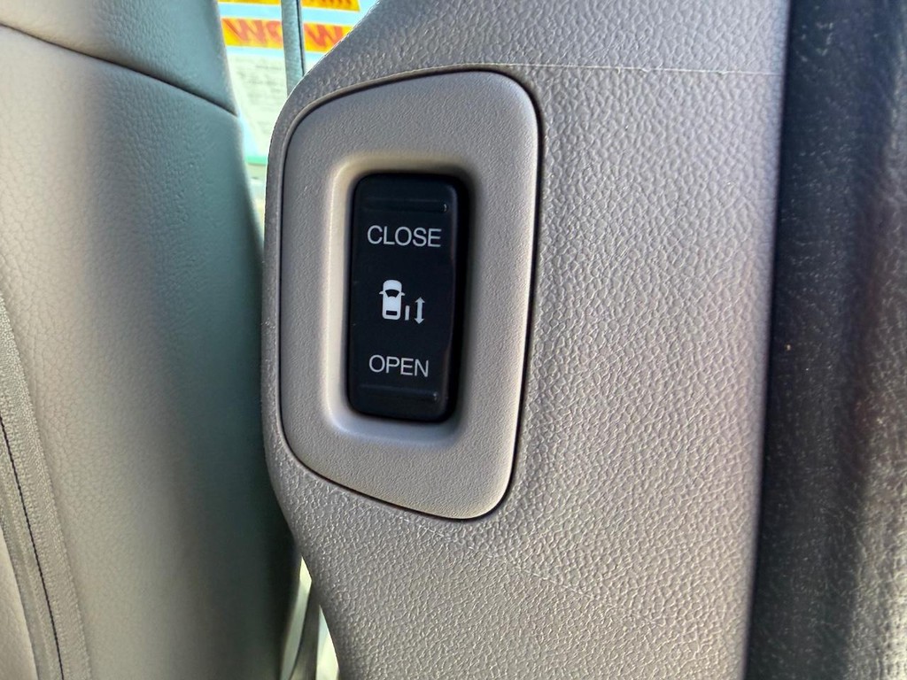 Honda Odyssey Vehicle Full-screen Gallery Image 41