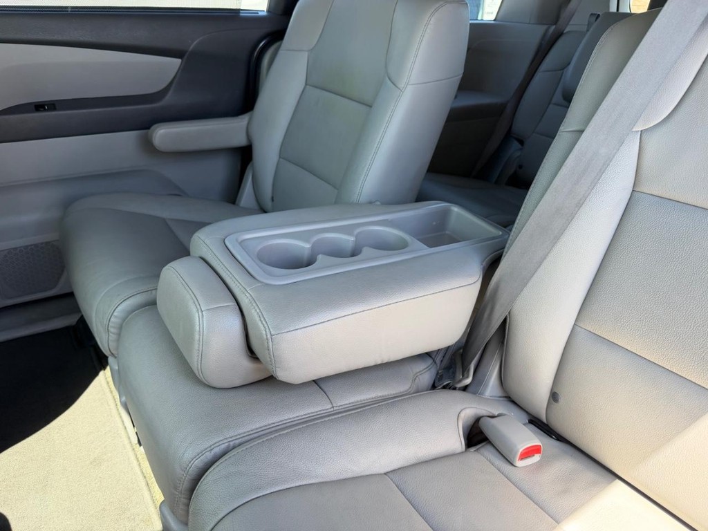 Honda Odyssey Vehicle Full-screen Gallery Image 45