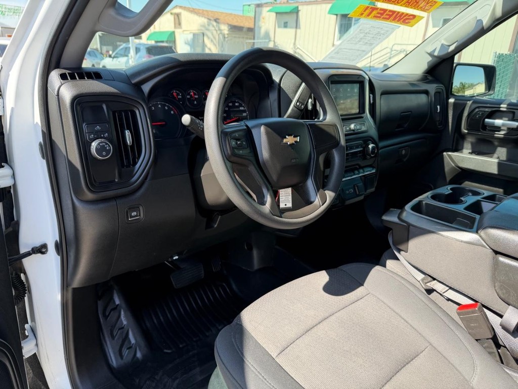 Chevrolet Silverado 1500 Vehicle Full-screen Gallery Image 16