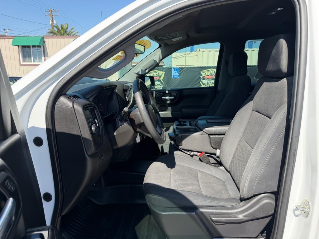 Chevrolet Silverado 1500 Vehicle Full-screen Gallery Image 17