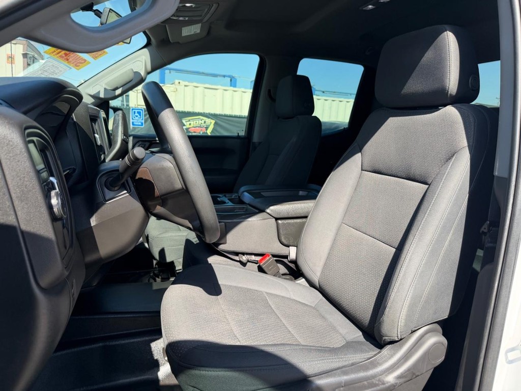 Chevrolet Silverado 1500 Vehicle Full-screen Gallery Image 18