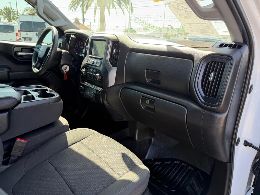 Chevrolet Silverado 1500 Vehicle Full-screen Gallery Image 20