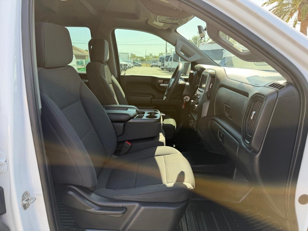 Chevrolet Silverado 1500 Vehicle Full-screen Gallery Image 21