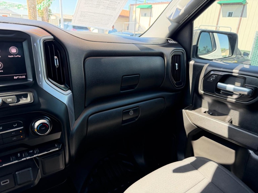 Chevrolet Silverado 1500 Vehicle Full-screen Gallery Image 26