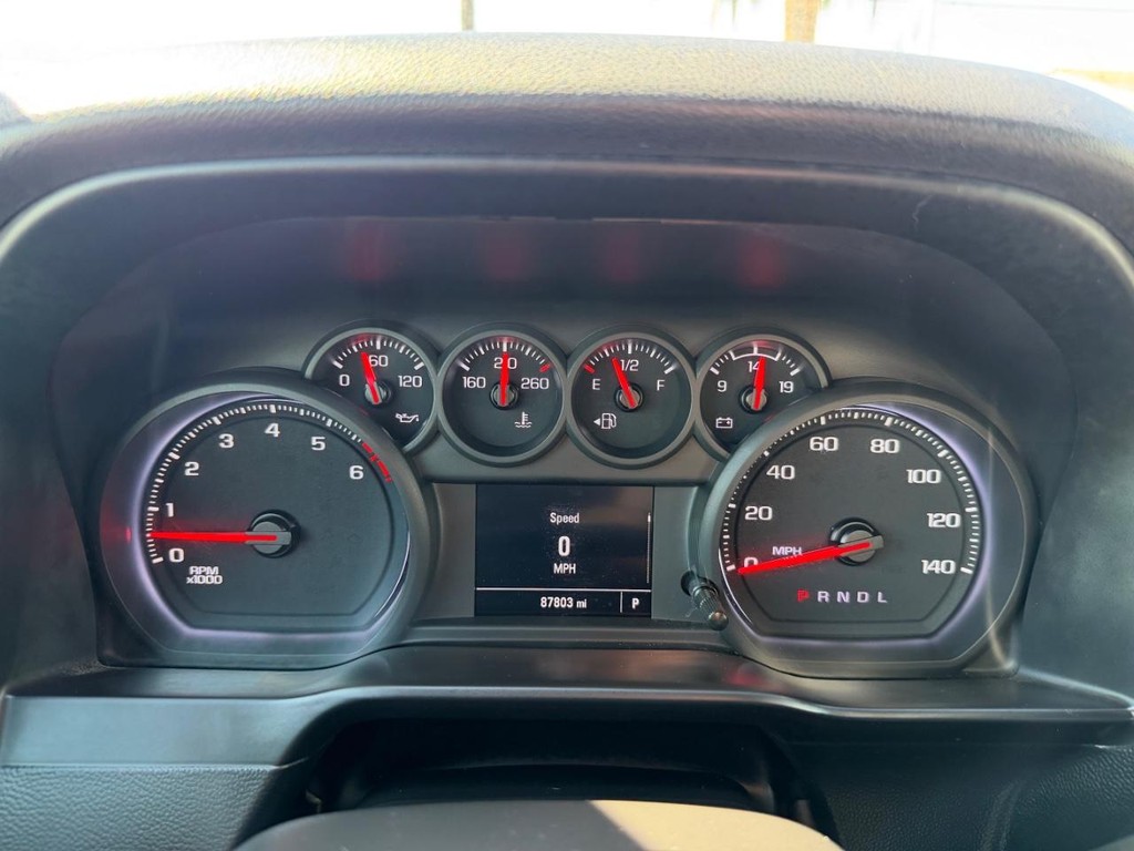 Chevrolet Silverado 1500 Vehicle Full-screen Gallery Image 29