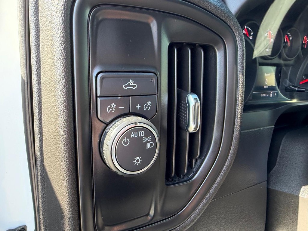 Chevrolet Silverado 1500 Vehicle Full-screen Gallery Image 30