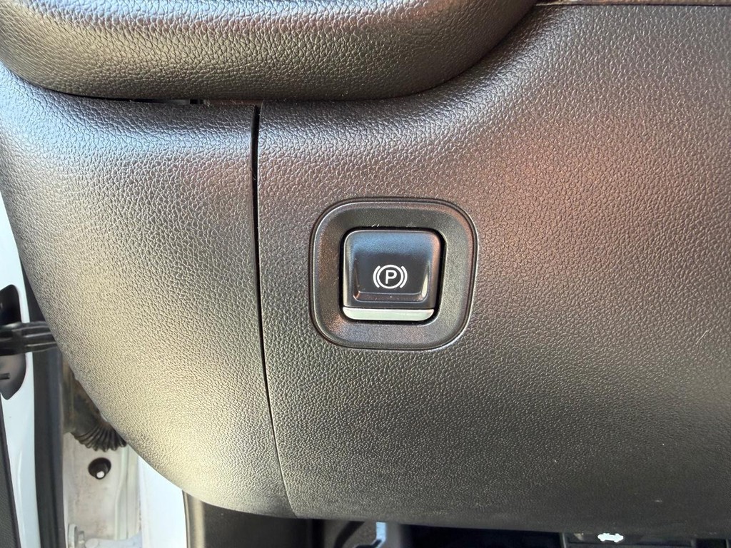 Chevrolet Silverado 1500 Vehicle Full-screen Gallery Image 31