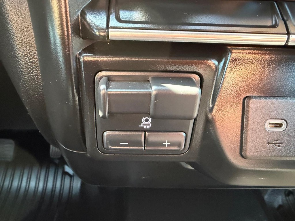 Chevrolet Silverado 1500 Vehicle Full-screen Gallery Image 33