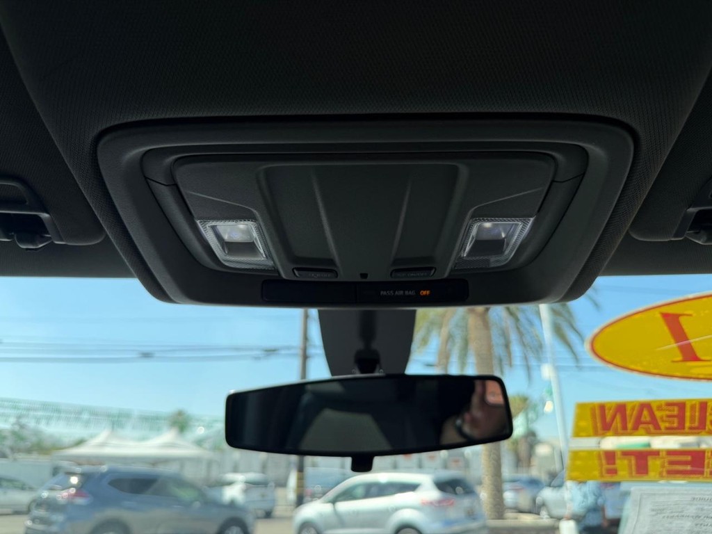 Chevrolet Silverado 1500 Vehicle Full-screen Gallery Image 35