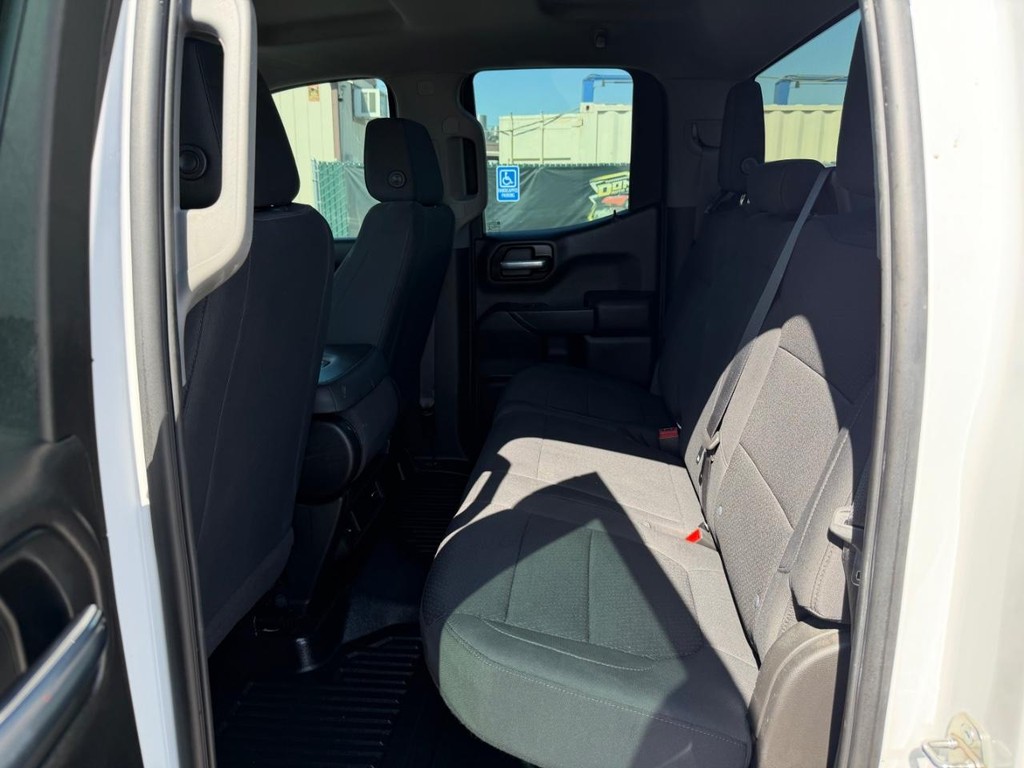 Chevrolet Silverado 1500 Vehicle Full-screen Gallery Image 39