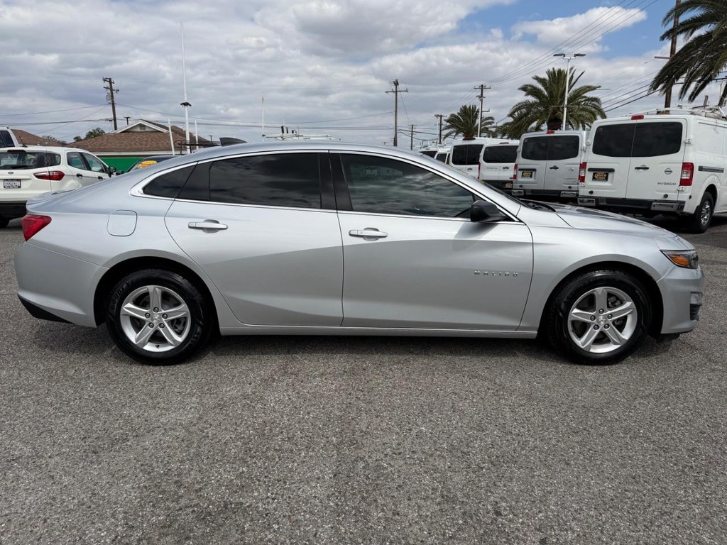 Chevrolet Malibu Vehicle Full-screen Gallery Image 05
