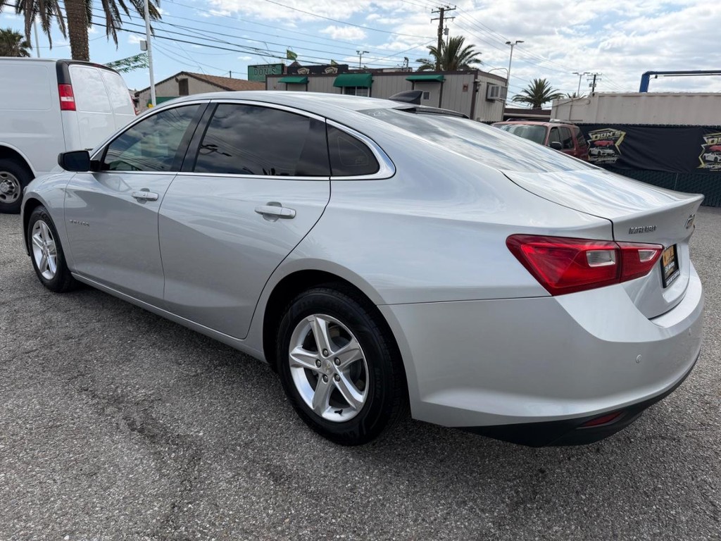 Chevrolet Malibu Vehicle Full-screen Gallery Image 09