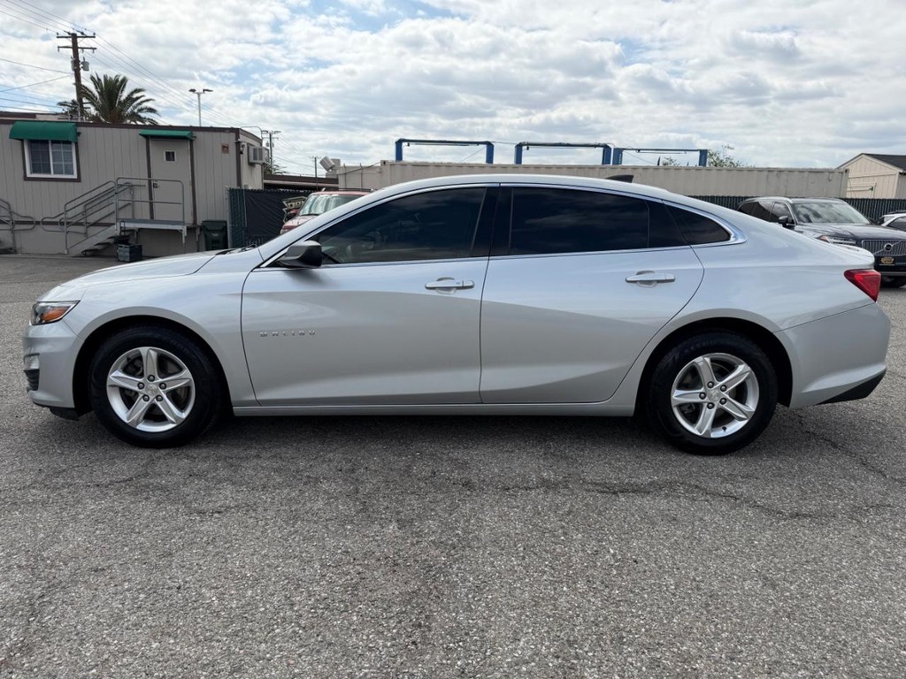 Chevrolet Malibu Vehicle Full-screen Gallery Image 11