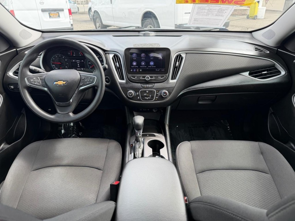 Chevrolet Malibu Vehicle Full-screen Gallery Image 23
