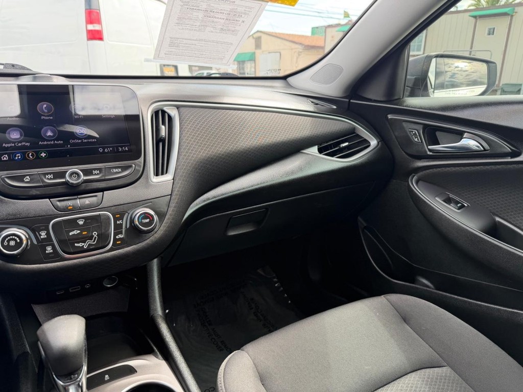 Chevrolet Malibu Vehicle Full-screen Gallery Image 26