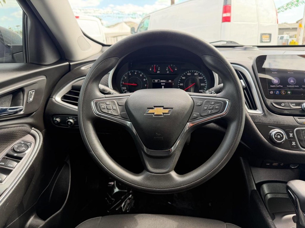 Chevrolet Malibu Vehicle Full-screen Gallery Image 27