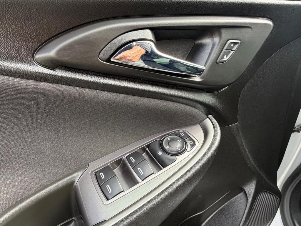 Chevrolet Malibu Vehicle Full-screen Gallery Image 31
