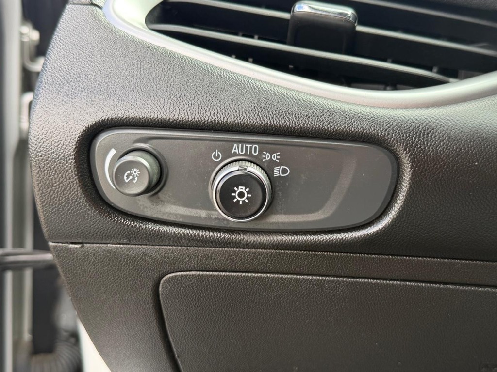 Chevrolet Malibu Vehicle Full-screen Gallery Image 32