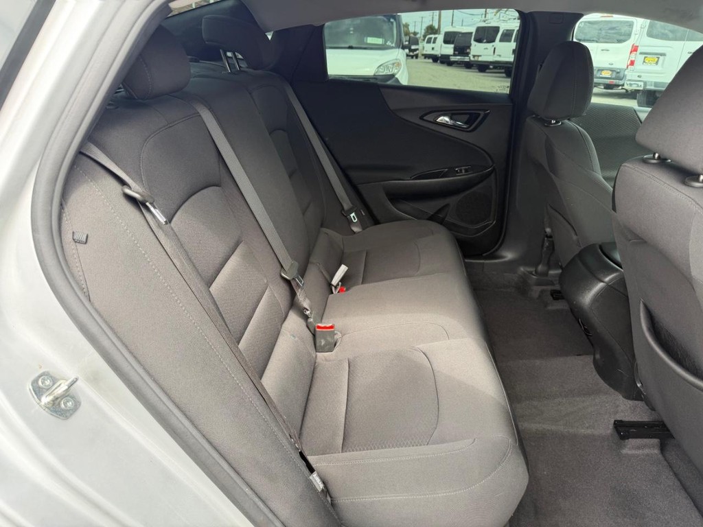 Chevrolet Malibu Vehicle Full-screen Gallery Image 37