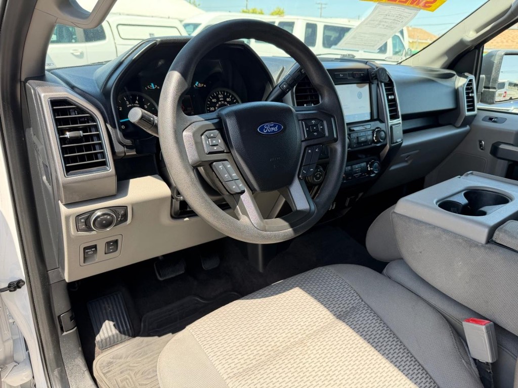 Ford F-150 Vehicle Full-screen Gallery Image 16