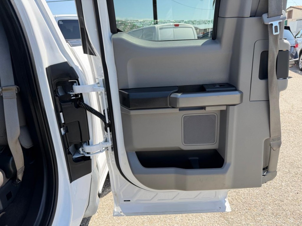 Ford F-150 Vehicle Full-screen Gallery Image 19