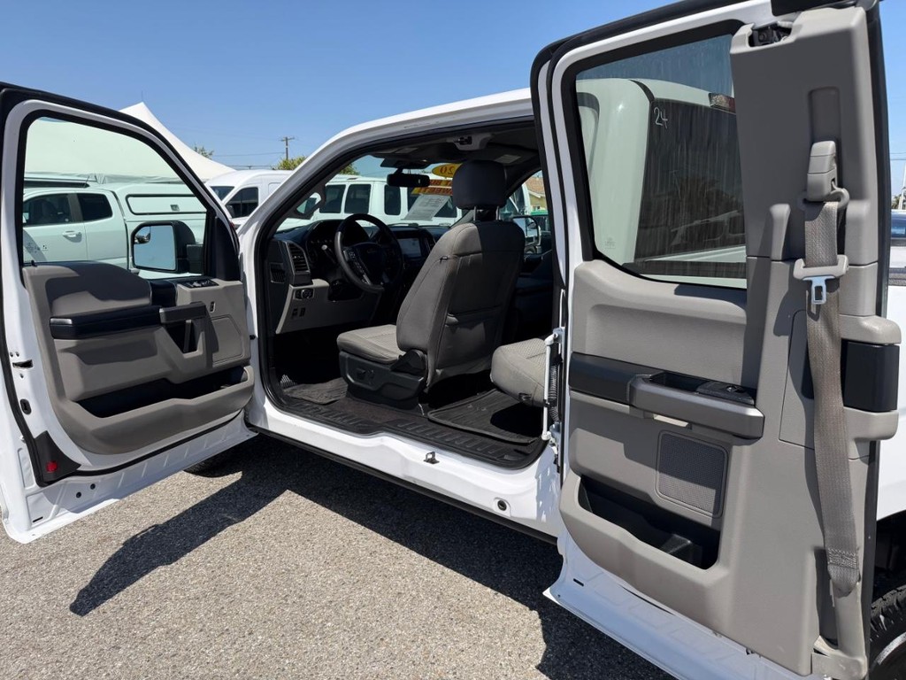 Ford F-150 Vehicle Full-screen Gallery Image 21