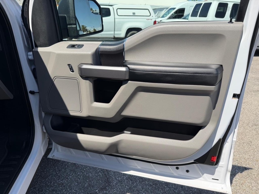 Ford F-150 Vehicle Full-screen Gallery Image 22