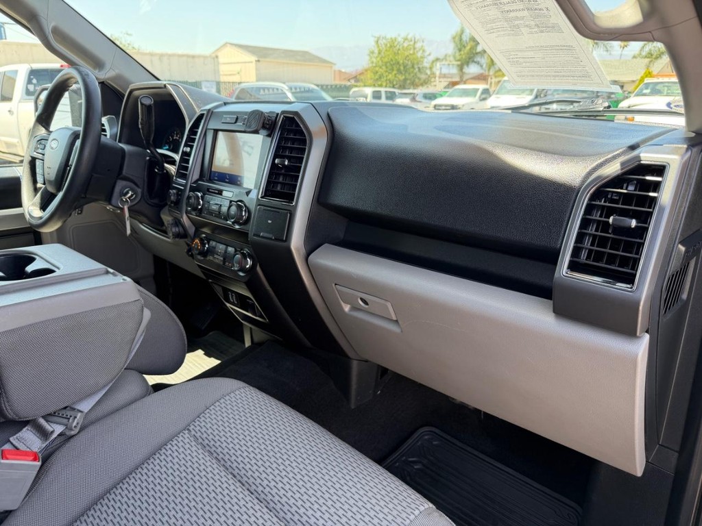 Ford F-150 Vehicle Full-screen Gallery Image 23