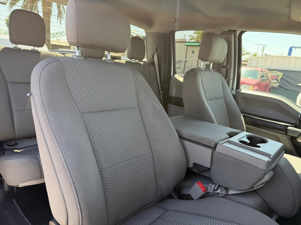 Ford F-150 Vehicle Full-screen Gallery Image 25