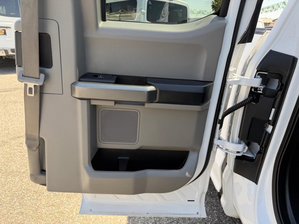 Ford F-150 Vehicle Full-screen Gallery Image 26