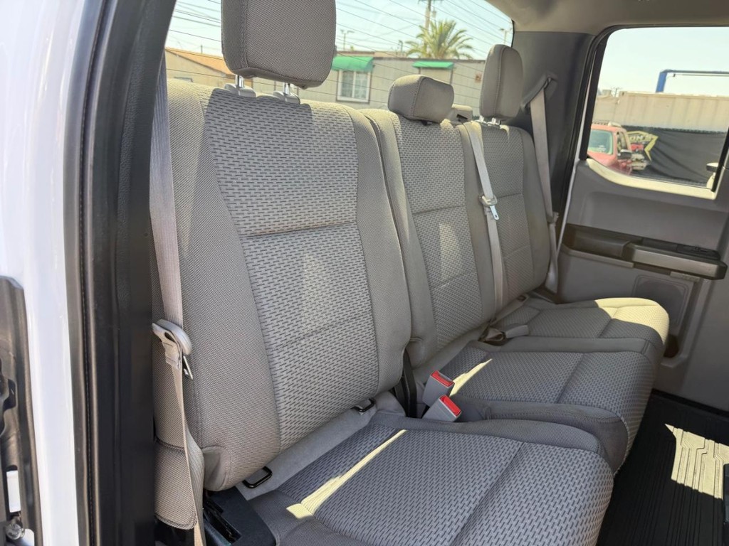 Ford F-150 Vehicle Full-screen Gallery Image 27