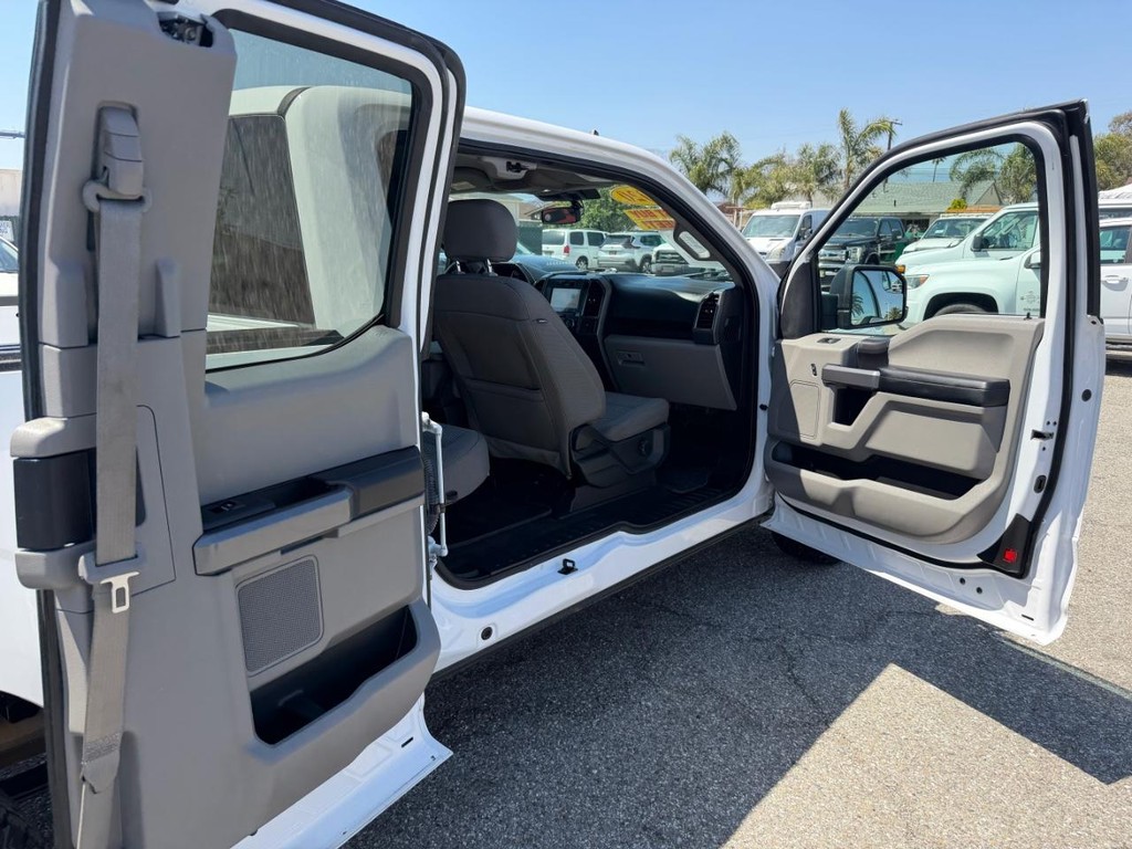 Ford F-150 Vehicle Full-screen Gallery Image 28