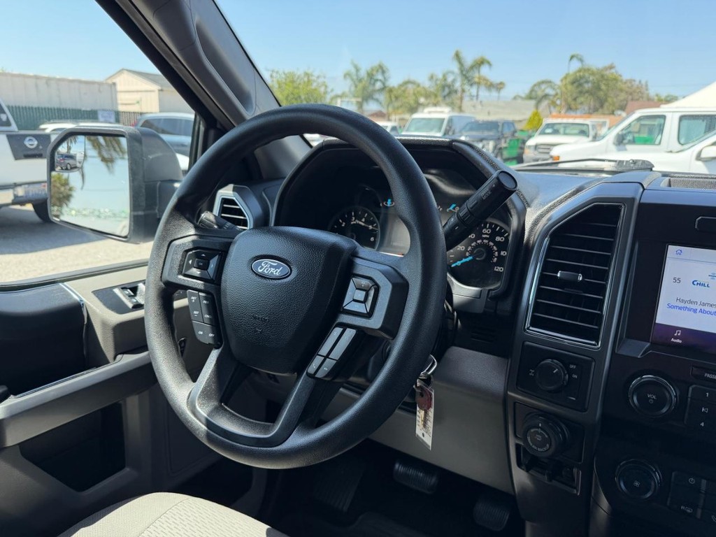 Ford F-150 Vehicle Full-screen Gallery Image 30