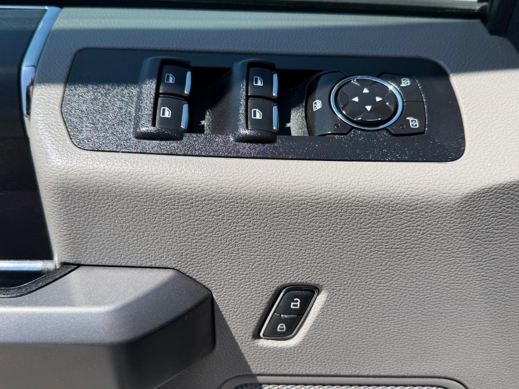 Ford F-150 Vehicle Full-screen Gallery Image 37