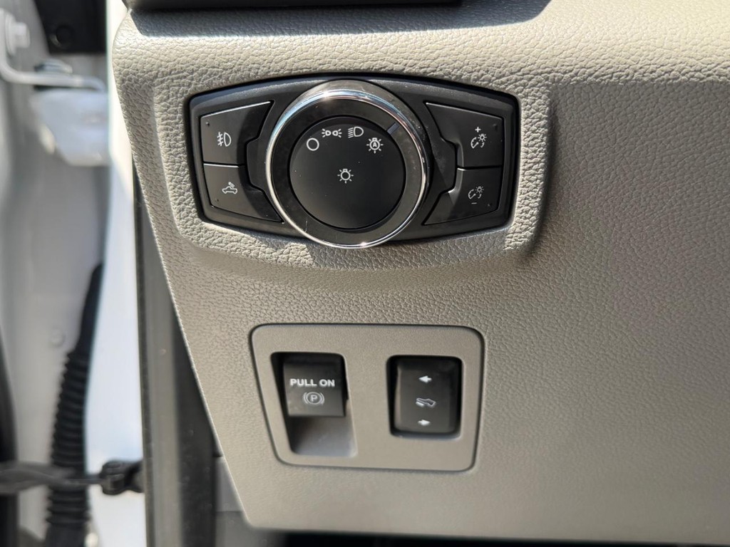 Ford F-150 Vehicle Full-screen Gallery Image 38