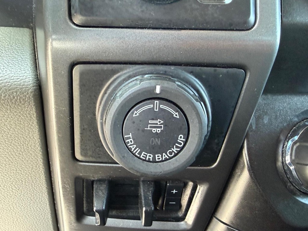 Ford F-150 Vehicle Full-screen Gallery Image 40