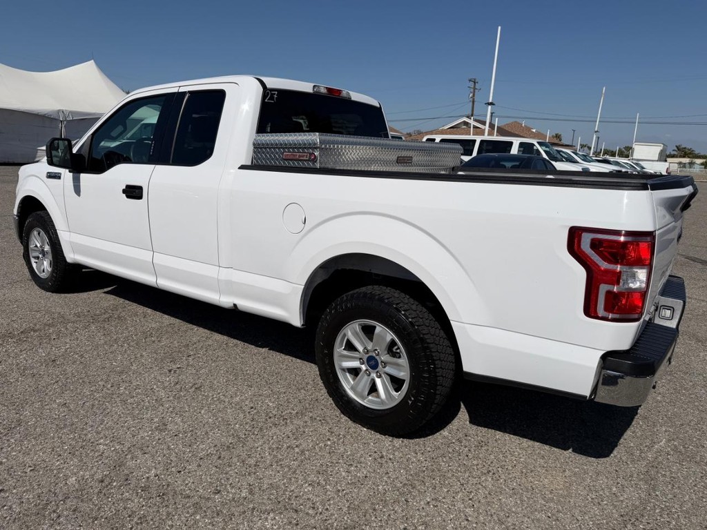 Ford F-150 Vehicle Full-screen Gallery Image 09