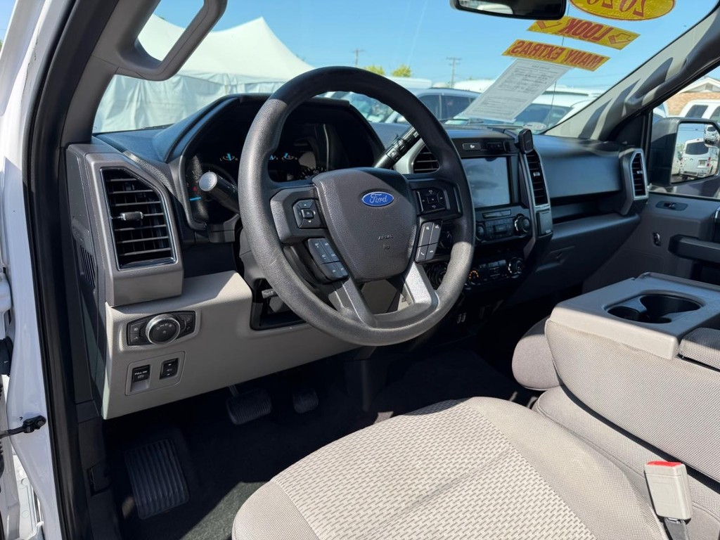 Ford F-150 Vehicle Full-screen Gallery Image 16